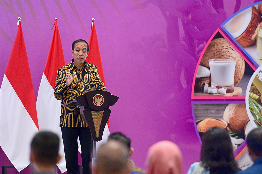 “Ke depan, ekonomi hijau merupakan peluang, merupakan potensi yang sangat besar bagi negara kita Indonesia, baik itu yang berkaitan dengan cokelat, bakau, vanili, kopi, lada, cengkeh dan yang lain-lainnya. Dan yang terutama yang memiliki potensi besar adalah kelapa, kita memiliki luas lahan 3,8 juta untuk kelapa dengan produksi 2,8 juta ton per tahun, ini sangat besar,” ujar Presiden.