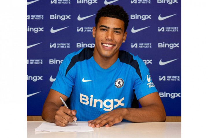 Chelsea resmi merampungkan transfer keenam mereka di musim panas 2024 dengan merekrut bek asal Amerika Serikat, Caleb Wiley dari Atlanta United.