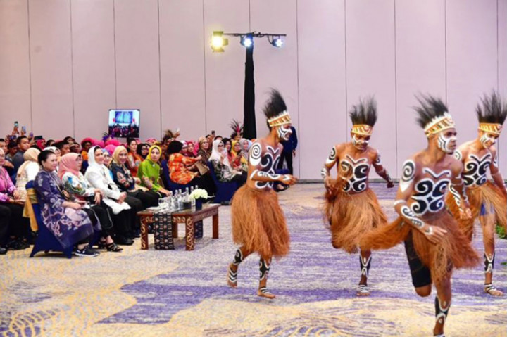 Dia menjelaskan pihak pemerintah akan terus mendukung pelaku UMKM yang ada di Papua baik dalam bentuk bantuan pendanaan atau dukungan lainnya. 