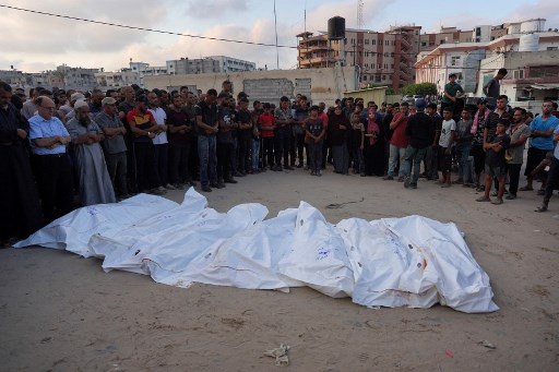 Sedikitnya 70 orang tewas dan lebih dari 200 lainnya terluka dalam serangan Israel di kota Khan Younis di Jalur Gaza selatan.