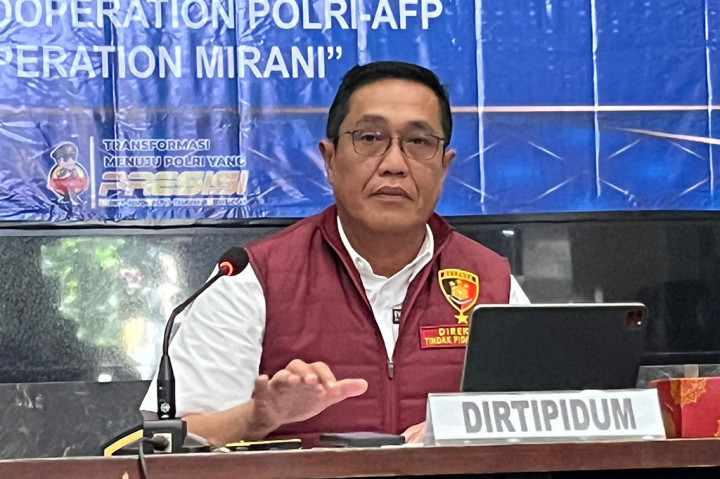 Dalam kasus tersebut, kata dia, penyidik mengungkap dua tersangka, yakni FLA dan SS alias Batman. Tersangka FLA berperan sebagai perekrut korban dengan bertugas menyiapkan visa dan tiket keberangkatan korban ke Sydney, Australia. Sementara itu, SS alias Batman berperan sebagai koordinator di beberapa tempat prostitusi di Sydney.