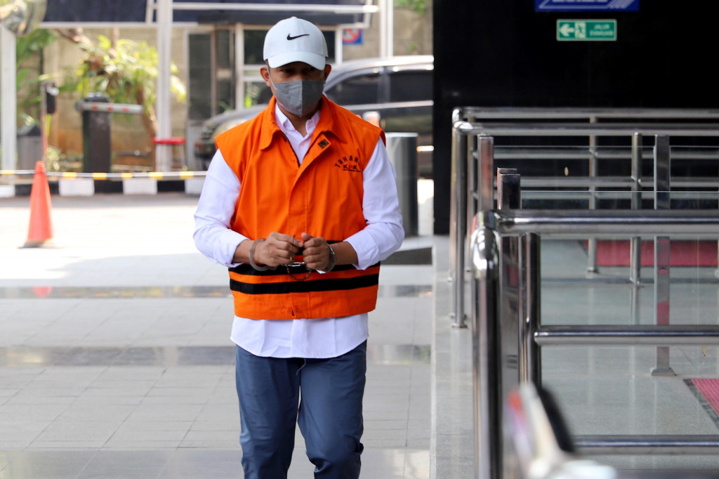 Komisi Pemberantasan Korupsi (KPK) mengaitkan bisnis milik Gubernur nonaktif Maluku Utara (Malut) Abdul Gani Kasuba dengan dugaan pencucian uang yang kini diusut. Pendalaman dilakukan dengan memeriksa dua saksi.