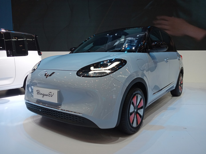 Wuling Motors menghadirkan kendaraan edisi khusus untuk merayakan ulang tahun ketujuh kehadirannya di pasar otomotif Indonesia.