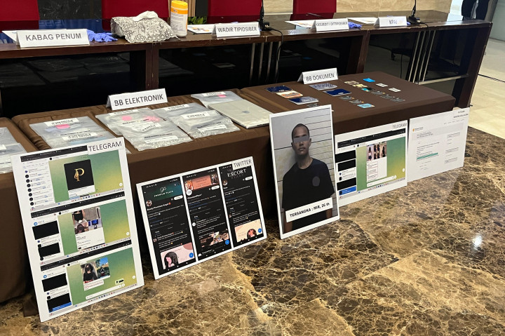 Dani menyebut angka itu akumuluasi dari transaksi yang dilakukan para tersangka selama satu tahun. Yakni sejak Juli 2023, hingga Juli 2024.