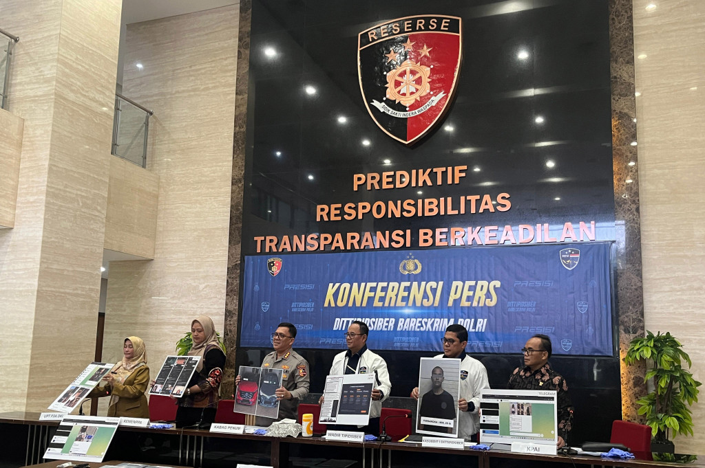 Direktorat Tindak Pidana Siber (Dittipidsiber) Bareskrim Polri menemukan transaksi dengan nominal mencapai Rp9 miliar dalam kasus prostitusi anak yang dijual menjadi pekerja seks komersial (PSK) melalui media sosial (medsos). Fakta ini terungkap dari pemeriksaan awal empat tersangka.
