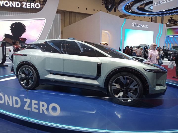 Toyota dalam pameran ini juga menghadirkan kendaraan konsep crossover battery electric vehicle (BEV). Kendaraan ramah lingkungan masa depan dari Toyota ini terlihat membawa model yang futuristik.