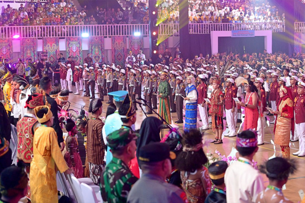 Presiden menambahkan, pihaknya mendorong agar anak-anak di Indonesia khususnya Tanah Papua terus belajar.