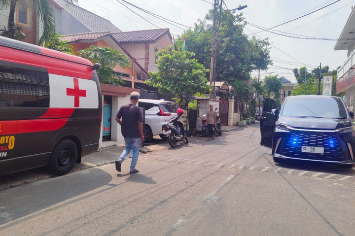 Almarhum akan kemudian akan dimandikan untuk disalatkan di masjid miliknya yang berlokasi di Jalan Nenas, Bogor, Jawa Barat. Setelah itu Janazah akan dimakamkan di makam keluarga di Bogor.