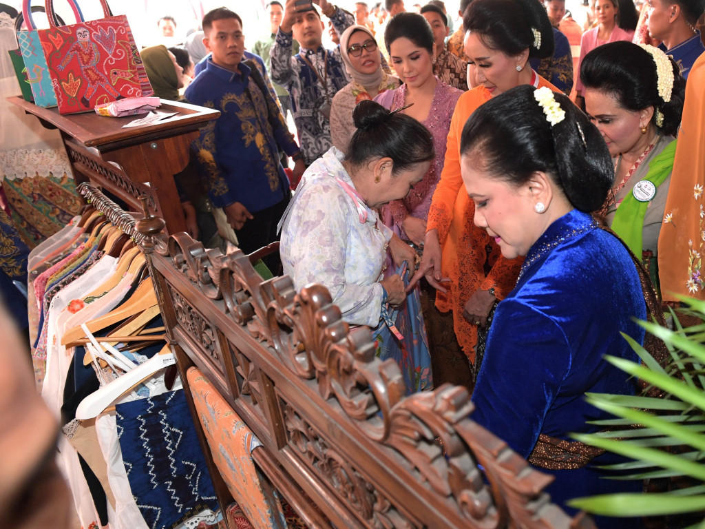 Giwo Rubianto Wiyogo mengatakan peringatan Hari Kebaya Nasional diadakan untuk pertama kalinya pada tahun ini setelah terbitnya Keppres Nomor 19 Tahun 2023 tentang Hari Kebaya Nasional.