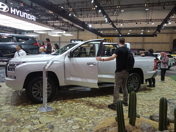 PT Mitsubishi Motors Krama Yudha Sales Indonesia (MMKSI) mengungkap Mitsubishi All New Triton untuk pasar Indonesia dirancang khusus untuk mampu mengarungi medan dan aktivitas berat.