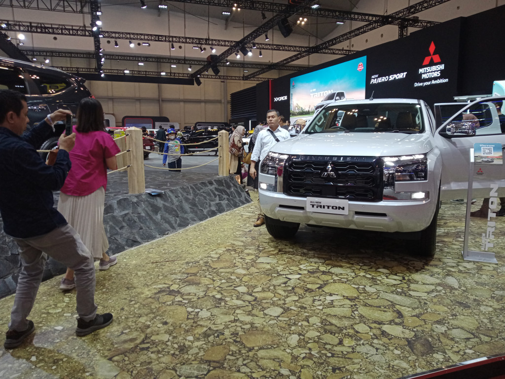 Selain itu, posisi skid plate (pelat selip) juga dibuat lebih tinggi, splash shield dan kemampuan rangka chassis diperkuat, hingga cargo dibuat lebih luas dan lantainya dirancang lebih rendah.