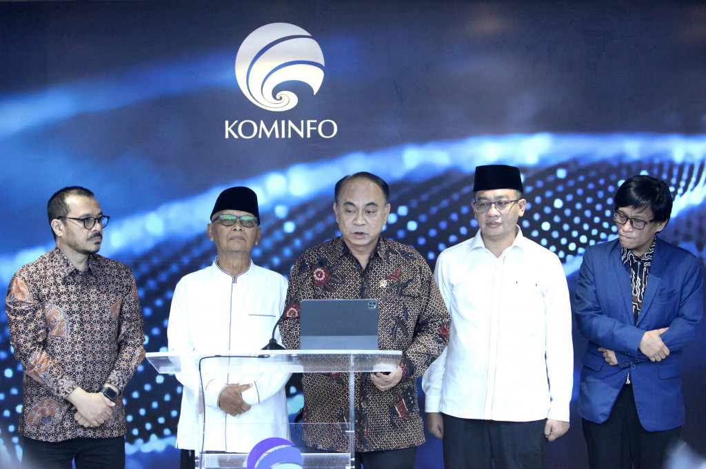 Menteri Komunikasi dan Informatika (Menkominfo) Budi Arie Setiadi melakukan pertemuan dengan Ketua Umum Majelis Ulama Indonesia (MUI) KH Anwar Iskandar membahas penguatan kolaborasi di antara dua lembaga tersebut untuk mencekal laju dan pertumbuhan judi online.