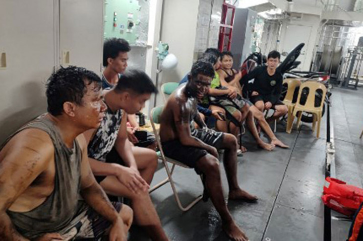 Menteri Perhubungan Jaime Bautista menyatakan, 16 dari 17 awak MT Terra Nova telah diselamatkan setelah kapal itu terbalik di lepas pantai kota pesisir Limay di Provinsi Bataan. 