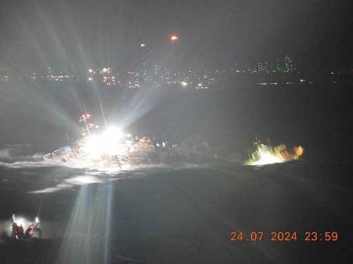 Sebuah kapal tanker laut yang membawa bahan bakar industri tenggelam di laut lepas Filipina pada Kamis, 25 Juli 2024, menyebabkan  seorang awak kapal tewas dan tumpahan minyak yang dapat menyebar ke perairan di lepas pantai ibu kota Manila.