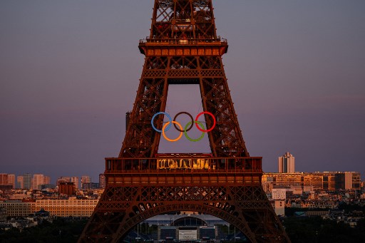 Cincin Olimpiade dipajang di Menara Eiffel selama berlangsungnya Olimpiade Paris 2024, kata perusahaan yang mengelola monumen itu dan panitia penyelenggara Olimpiade.