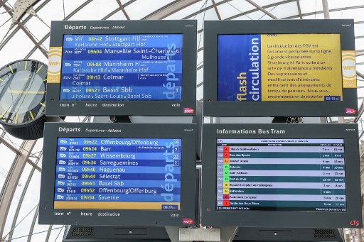SNFC menambahkan bahwa lalu lintas di jalur yang terkena dampak sangat terganggu dan situasi ini akan berlangsung hingga akhir pekan saat perbaikan sedang dilakukan. Kepala Eksekutif SNCF Jean-Pierre Farandou mengatakan 800.000 penumpang terkena dampaknya.