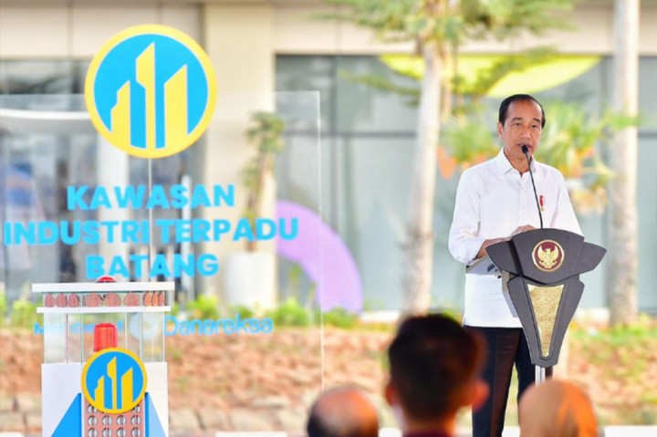 Presiden Joko Widodo meminta Menko bidang Maritim dan Investasi Luhut Binsar Pandjaitan dan Menteri Investasi/Kepala BKPM Bahlil Lahadalia untuk aktif memasarkan Kawasan Industri Terpadu Batang, Jawa Tengah.