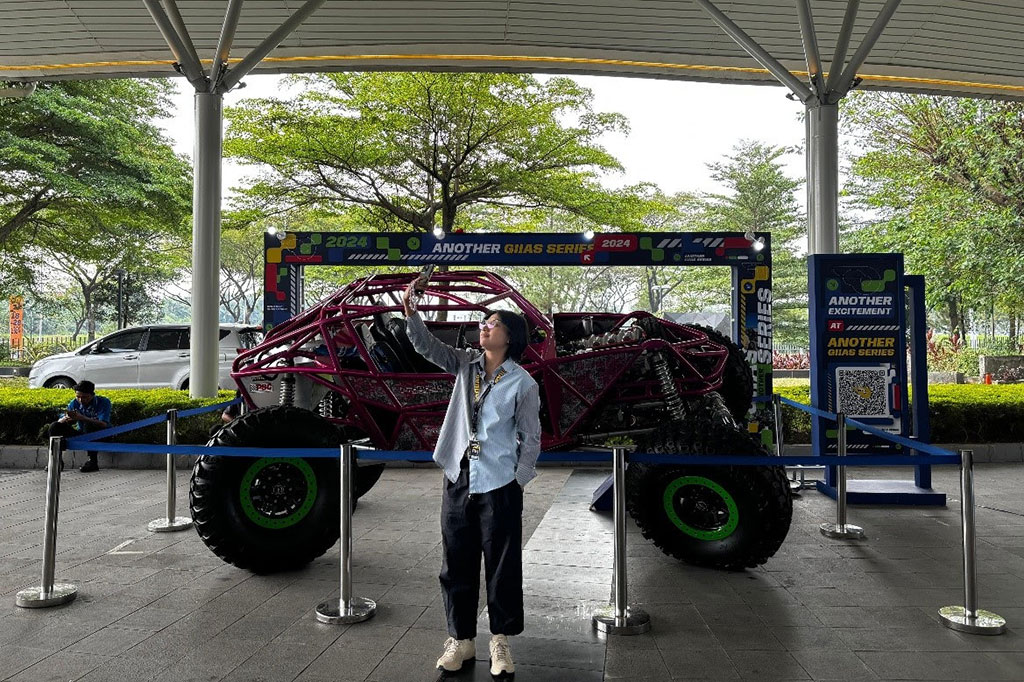 Bagi pengunjung yang masuk melalui hall 1, area spot mobil unik ini dapat menjadi spot untuk mengabadikan momen berkunjung ke GIIAS 2024.