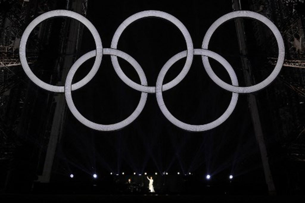 Penampilan memukau penyanyi asal Kanada itu pada pembukaan Olimpiade Paris 2024 menandai kali pertama dia kembali menyanyi di panggung secara langsung sejak didiagnosis menderita stiff-person syndrome (SPS) pada 2022.