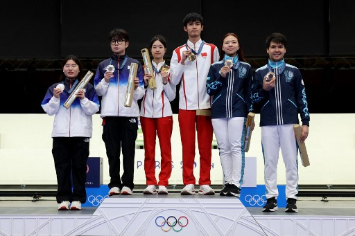 Sheng, yang pada Olimpiade Tokyo 2020 merebut medali perak dalam usia 16 tahun, bersama Huang yang masih berusia 17 tahun, tampil dingin untuk mengalahkan duet Korea Selatan, Keum Ji-hyeon dan Park Ha-jun, dengan skor 16-12.