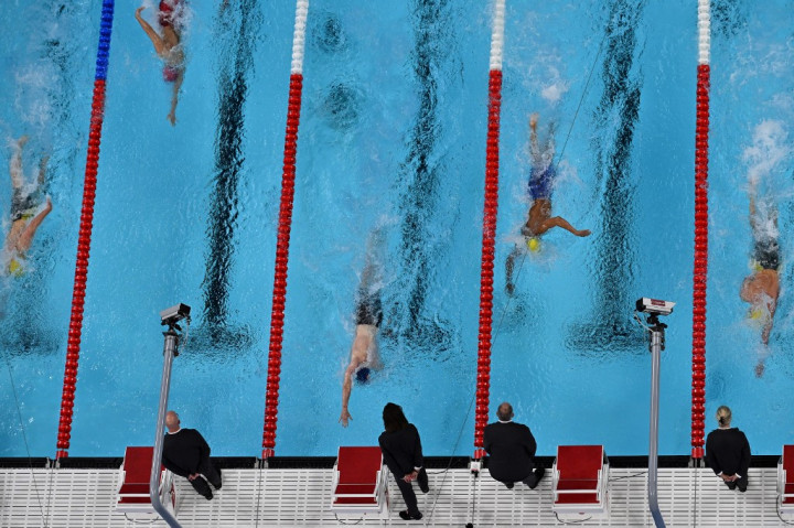 Perenang berusia 22 tahun itu sempat melampaui rekor dunia tetapi melambat pada 50 meter terakhir untuk mencatat waktu 3 menit 41,78 detik.