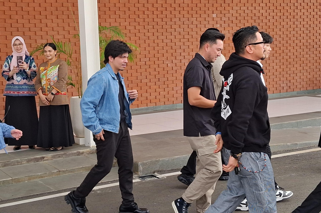 Sejumlah influencer yang turut diajak antara lain, Nagita slavina, Irwansyah, Ananda Omesh bersama istrinya Dian Ayu Lestari, Gading Marten, Atta Halilintar, Poppy Sovia. Youtuber Wilile Salim turut diajak.