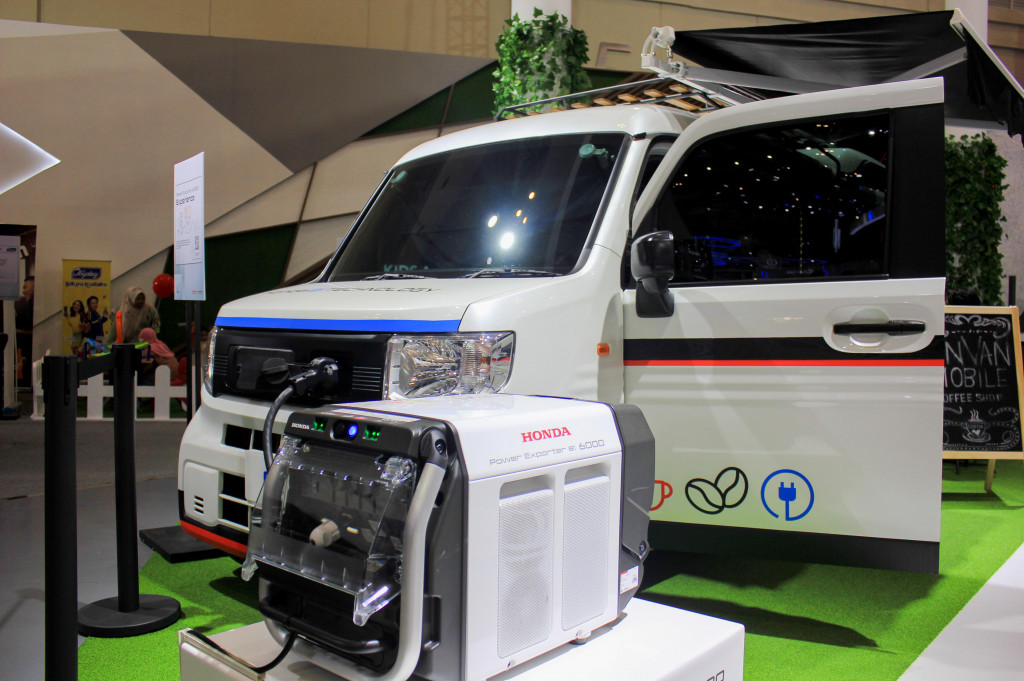 Untuk mewujudkan konsep ini maka digunakan mobil listrik N-VAN EV Prototype. Mobil ini dimodifikasi khusus oleh karoseri V-Clas, perusahaan yang bergerak di bidang manufaktur bodi mobil, khususnya untuk pembuatan bodi mobil niaga.