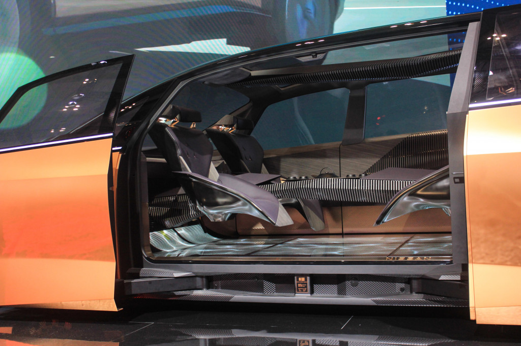 Kendaraan yang menggabungkan esensi dari Omotenashi (keramahan Jepang), dibekali dengan berbagai perangkat teknologi mutakhir dan canggih sepertisistem kemudi otonom dan fungsionalitas V2X (Vehicle-to-Everything).