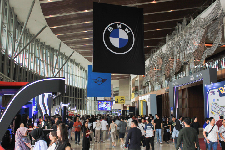 Hari terakhir digelar, ribuan pengunjung memadati  pameran otomotif GAIKINDO Indonesia International Auto Show (GIIAS) 2024 yang digelar di ICE BSD, Tangerang, Minggu, 21 Juli 2024.