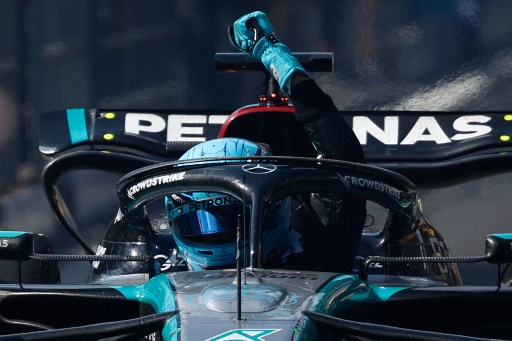 Pembalap Mercedes George Russell melakukan selebrasi usai menyegel gelar GP Belgia setelah merebut posisi terdepan dari rekan setimnya, Lewis Hamilton.