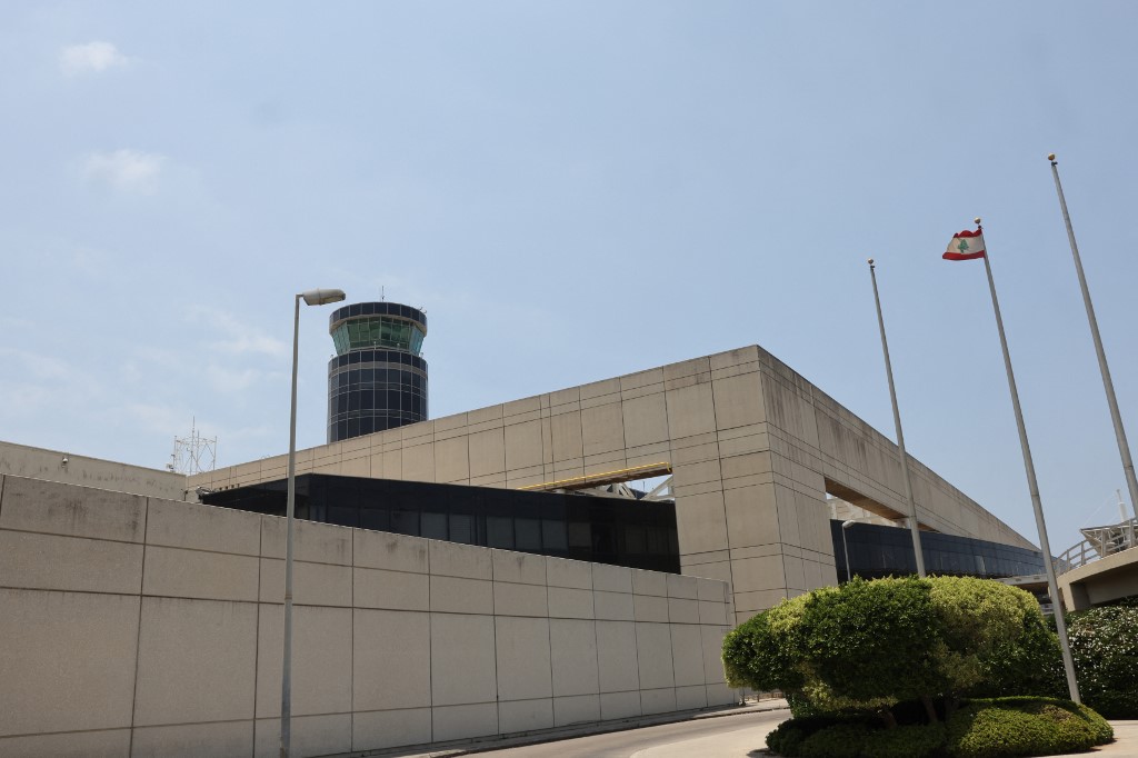 Penerbangan mulai malam Minggu, 28 Juli 2024 dan seterusnya telah ditangguhkan, menurut layar informasi keberangkatan dan kedatangan di bandara pada hari Minggu.