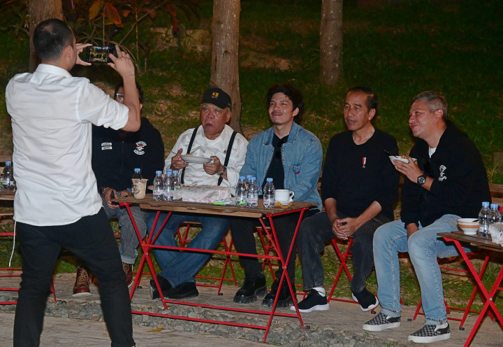 Senada, influencer lainnya Irwansyah dan Zaskia Sungkar juga mengapresiasi suasana dan menu makan malam di IKN. Bahkan, keduanya mengaku hampir mencicipi semua menu yang disajikan.