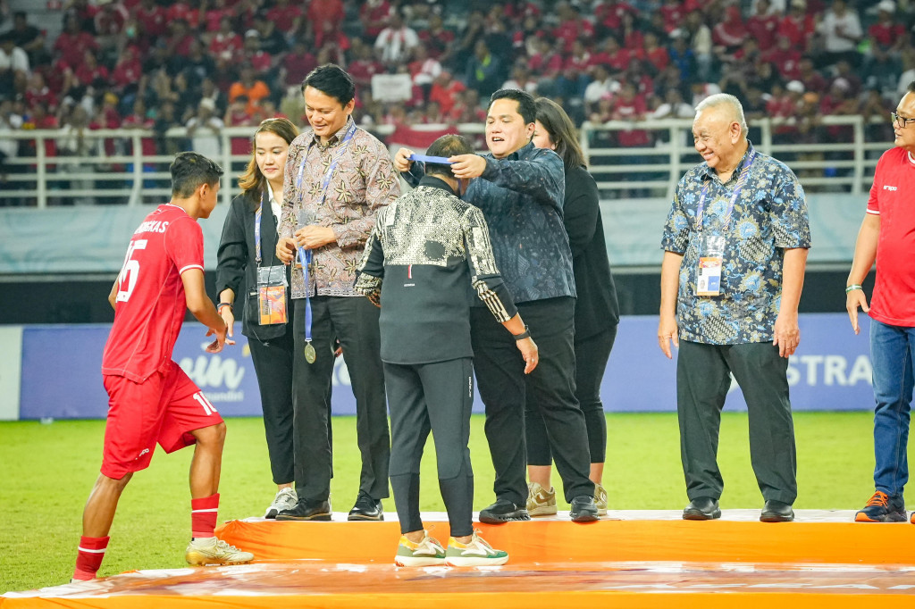 Laga final Indonesia versus Thailand digelar selang istirahat sehari usai kedua tim menang di semifinal. Anak asuh Indra Sjafri menang 1-0 atas juara bertahan Malaysia.