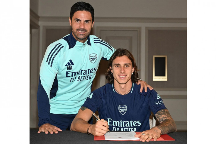 Bek Timnas Italia Riccardo Calafiori resmi berseragam Arsenal setelah transfernya dari klub Italia Bologna rampung di musim panas 2024.