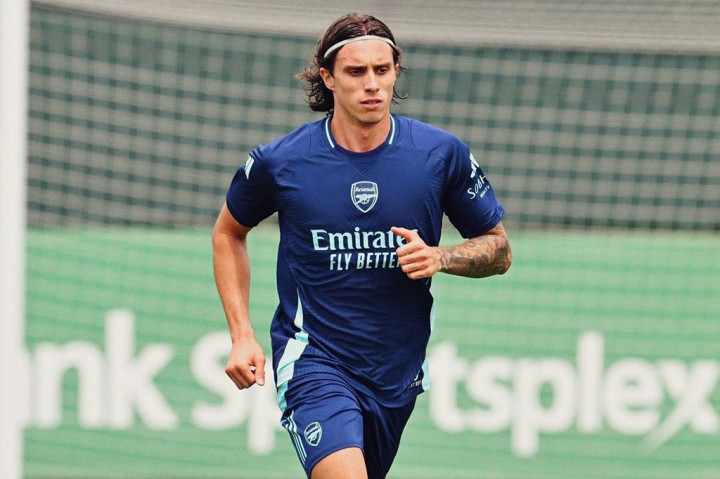 Dia sempat dijual ke klub Swiss, Basel musim 2022 sebelum Bologna memboyongnya secara permanen setahun kemudian. Bersama Bologna dia tampil 30 kali di Serie A dan membantu klub finis peringkat lima musim 2023/24 dan lolos kualifikasi Liga Champions untuk pertama kalinya dalam 60 tahun terakhir.
