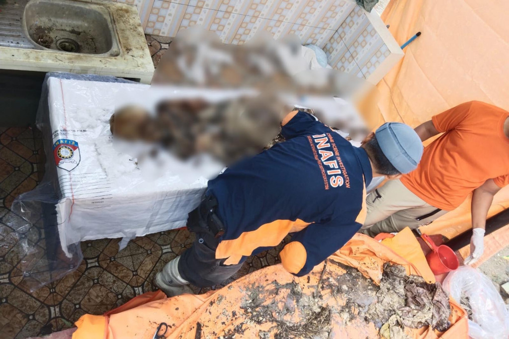 Hidayat, 55, warga Kampung Bunihurip, Desa Sukapada mengatakan, penemuan kerangka manusia di bawah pohon kaliandra samping batu memang awalnya tengah mencari pakan hewan domba dan berniat akan mengambil daunnya. Akan tetapi, setelah mendekatinya kaget melihat tengkorak kepala dan terlihat tubuh manusia dalam kondisi membusuk dan masih memakai pakaian.