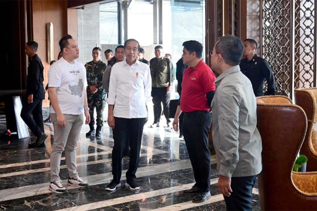 Presiden Joko Widodo meninjau Hotel Nusantara yang akan diresmikan pada 17 Agustus 2024, pada hari ketiga di Ibu Kota Nusantara, Kabupaten Penajam Paser Utara, Provinsi Kalimantan Timur, Selasa, 30 Juli 2024.
