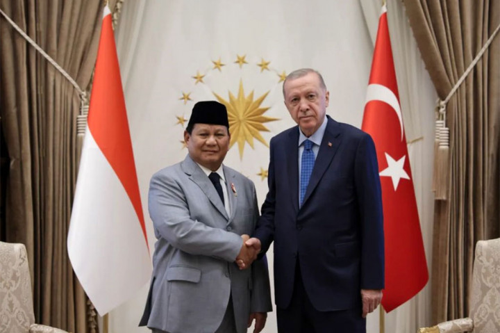 Menteri Pertahanan Prabowo Subianto bertemu Presiden Turki Reccep Tayyip Erdogan di Ankara, Turki, Selasa, 30 Juli 2024 waktu setempat. Prabowo menekankan Turki merupakan mitra strategis yang penting bagi Indonesia.