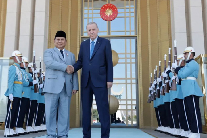 Pertemuan Prabowo dan Erdogan berlangsung tertutup, tetapi dalam poin-poin yang disampaikan Kepala Biro Humas Setjen Kemhan RI Brigjen TNI Edwin Adrian Sumantha saat dihubungi di Jakarta, inti pertemuan itu membahas kerja sama bilateral dua negara dan kemungkinan memperluas kemitraan termasuk di bidang pertahanan.