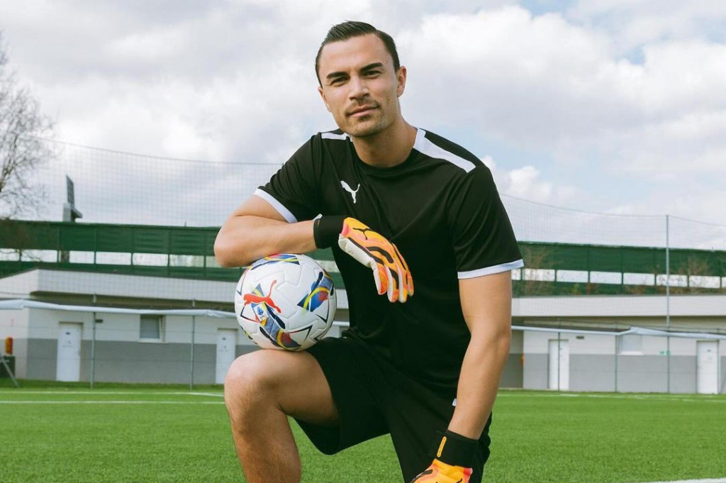 Dilansir dari unggahan resmi instagram klub, @comofootball, Rabu, 31 Juli 2024, pelatih Como Cesc Fabregas mengatakan kedatangan Emil merupakan tambahan bagus untuk skuadnya.
