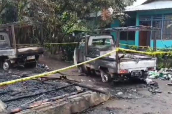 Menurut Keterangan dari Kapolsek Ende, Iptu Sudarmin mengatakan, Untuk penyebab kebakaran, tim dari Unit Indentifikasi Polres Ende sedang lakukan olah TKP dan sementara masih dalam penyelidikan.