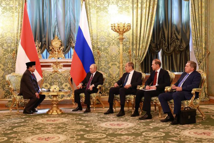 Menteri Pertahanan (Menhan) RI sekaligus Presiden Terpilih Prabowo Subianto mengungkapkan ketertarikannya bekerja sama dengan Rusia di bidang energi nuklir saat bertemu Presiden Rusia Vladimir Putin di Istana Kepresidenan Kremlin, Moskow, Rusia, Rabu, 31 Juli 2024.