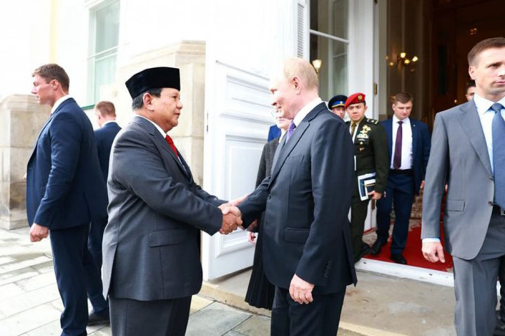 Tidak hanya soal nuklir, Prabowo dalam pertemuannya dengan Putin juga menyampaikan minatnya untuk mengirim lebih banyak mahasiswa Indonesia untuk menempuh pendidikan di universitas-universitas Rusia, terutama untuk jurusan kedokteran dan teknik.