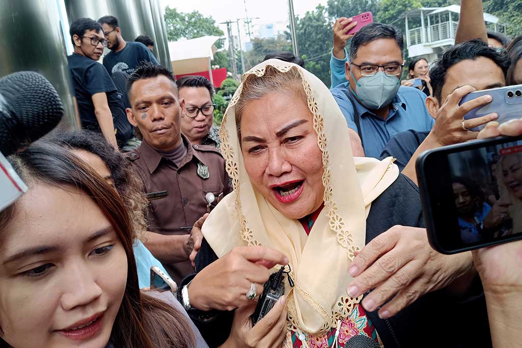 Penyidik awalnya menjadwalkan pemeriksaan terhadap Hevearita pada Selasa, 30 Juli bersamaan dengan suaminya, Ketua Komisi D DPRD Provinsi Jawa Tengah Alwin Basri (AB), sebagai saksi dalam kasus yang sama. Namun hanya Alwin yang hadir memenuhi panggilan penyidik.