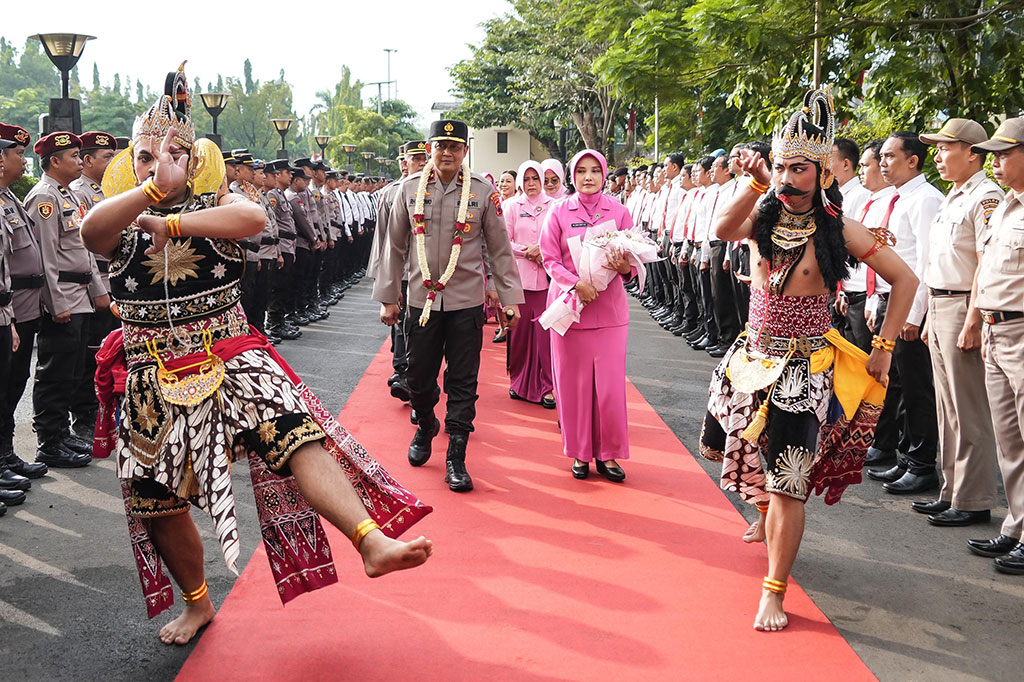 Acara penyambutan ini menunjukkan komitmen Polda Jateng untuk terus memberikan pelayanan terbaik bagi masyarakat dan menjaga keamanan serta ketertiban di wilayah Jawa Tengah.