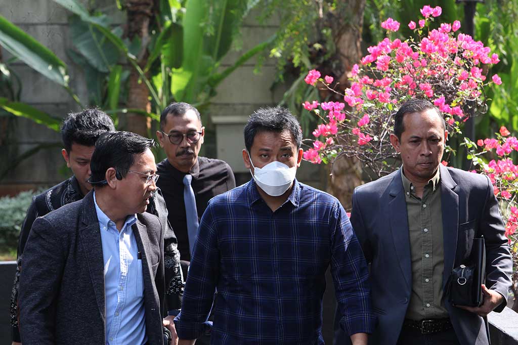 Tim penyidik KPK, Jumat, 2 Agustus 2024, memeriksa Ketua Gabungan Pelaksana Konstruksi Nasional Indonesia (Gapensi) Semarang Martono (M) sebagai saksi kasus dugaan korupsi pada proyek pengadaan di lingkungan Pemerintah Kota Semarang.