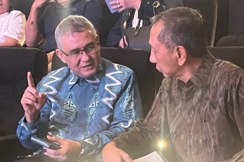 Sesi kedua dibimbing,Direktur Dana Transfer Khusus, Purwanto dan Gubernur Sulawesi Tenggara, Ali Mazi, dan  Anggota Komisi IX DPR RI, Charles Meikyansah.