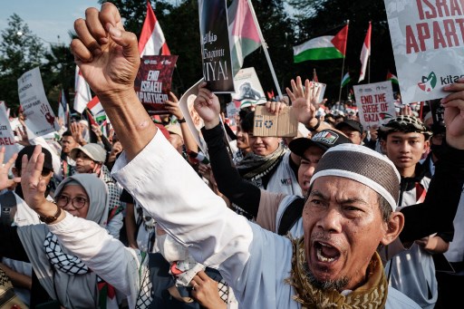 Dalam aksinya, massa menggelar salat gaib atas meninggalnya pemimpin Biro Politik Hamas Ismail Haniyeh. Mereka berdzikir, selawatan, bernyanyi bersama dan orasi membela Palestina. Massa juga meneriakkan agar Israel menghentikan segala bentuk genosida kepada masyarakat Palestina.