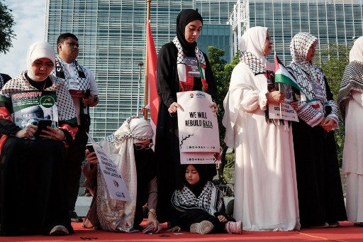 Ketua Pelaksana ARI-BP KH Zaitun Rasmin mengatakan, pihaknya mengajak masyarakat dan dunia internasional agar lebih peduli terhadap warga Gaza dan Palestina yang ditahan Israel serta Lebih aktif mengultimatum Israel membebaskan para tahanan Palestina.