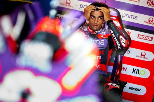 Sementara itu, pembalap Prima Pramac Jorge Martin yang selalu menyegel posisi tercepat di latihan bebas 1, latihan, dan latihan bebas 2 akan memulai balapan di Silverston di posisi keempat.